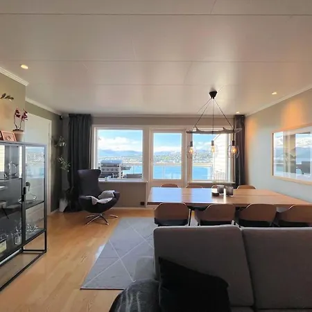 Beautiful Floor With Panorama View *