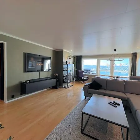 Апартаменты Beautiful Floor With Panorama View Hjorten